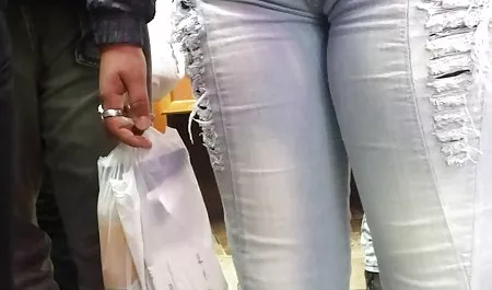 فاحشه کثیف بر روی میز تسلیم می سکس با کیفیت فول اچ دی شود
